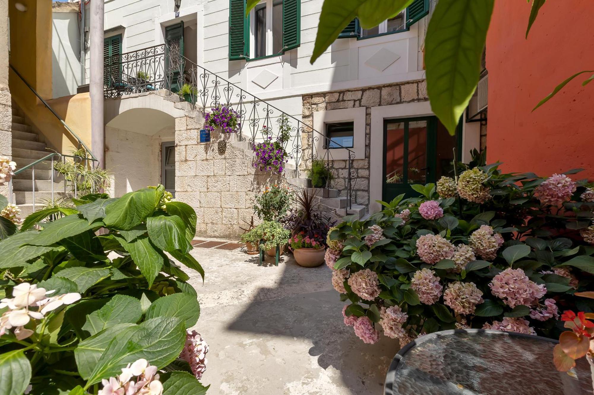City Center Apartment Dvor Kalalarga Makarska Exterior photo