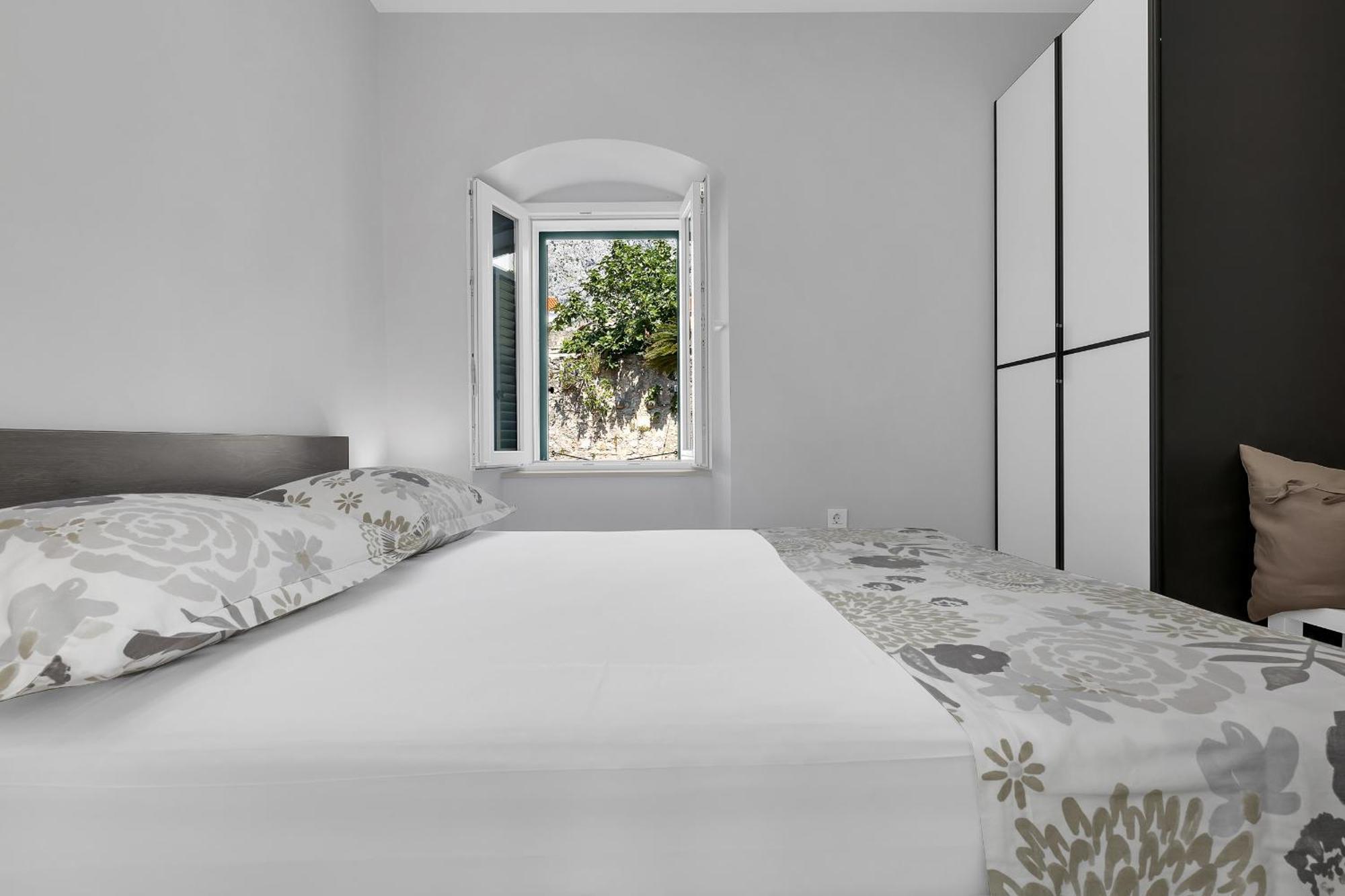 City Center Apartment Dvor Kalalarga Makarska Exterior photo