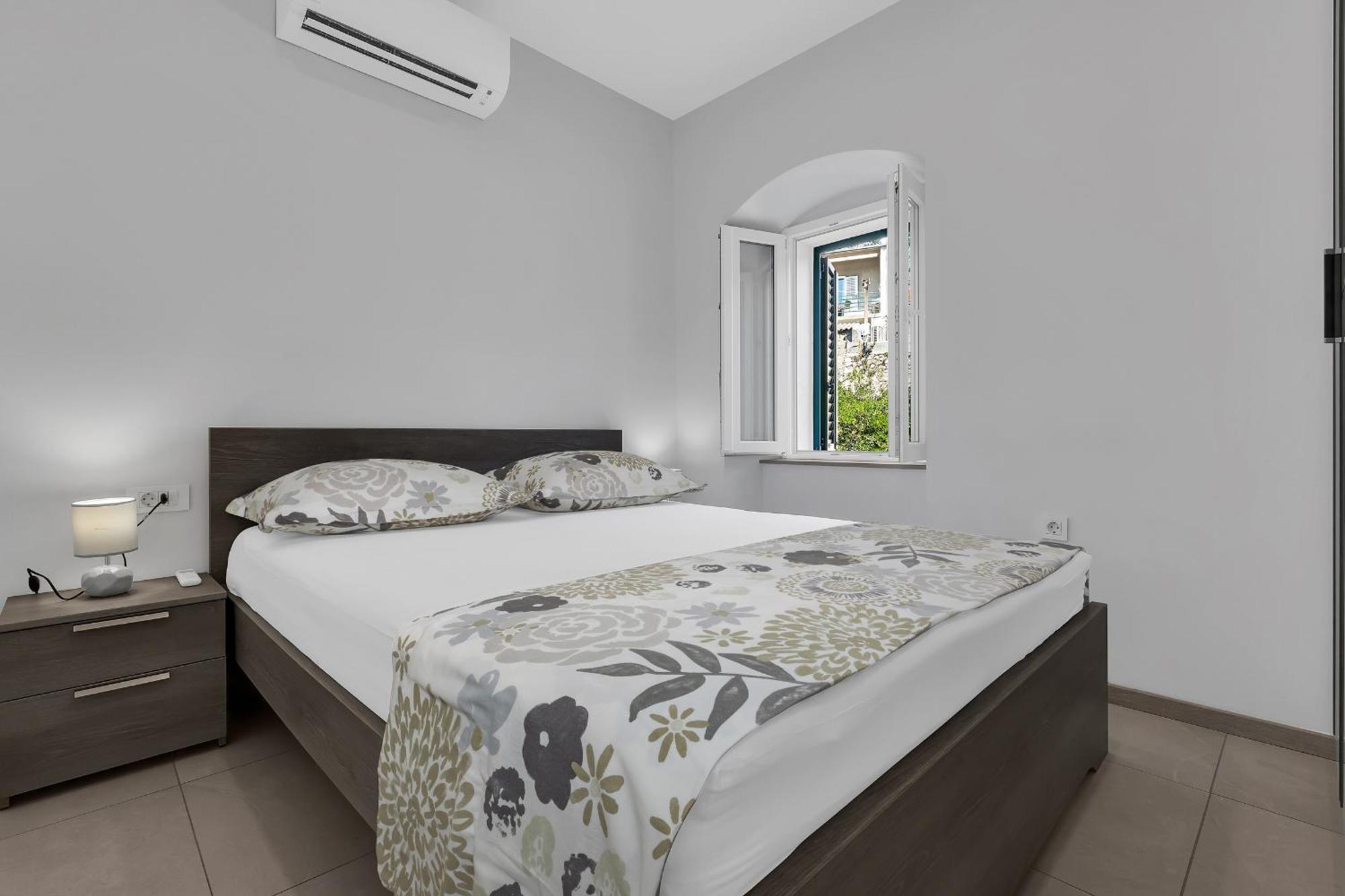City Center Apartment Dvor Kalalarga Makarska Exterior photo